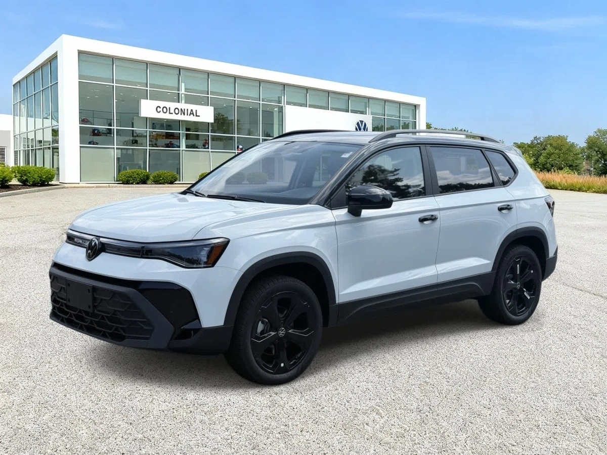 2025 Volkswagen Taos SE Black
