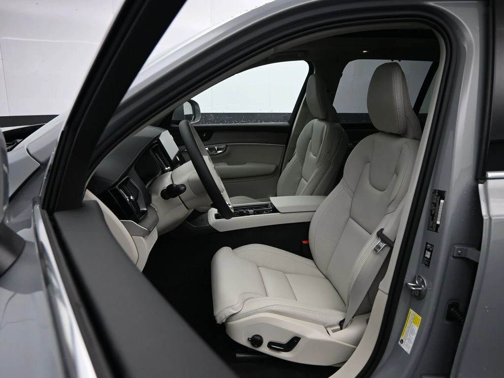 2026 Volvo - image 20