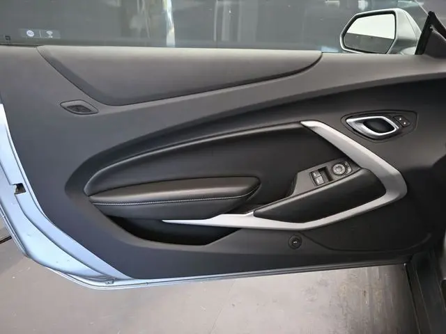 2023 Chevrolet Camaro 1LT photo 13