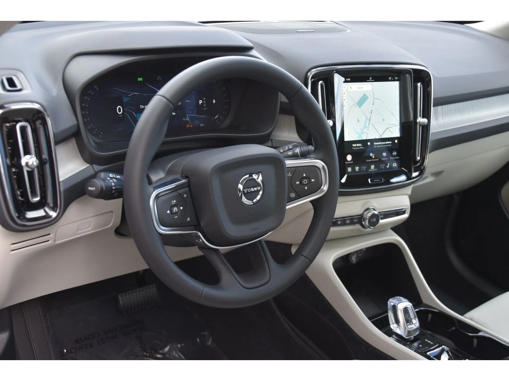 2026 Volvo - image 11