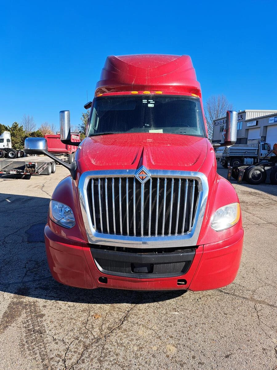 2018 International LT — photo 5