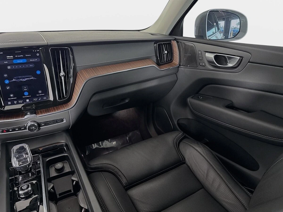 2023 Volvo - image 26