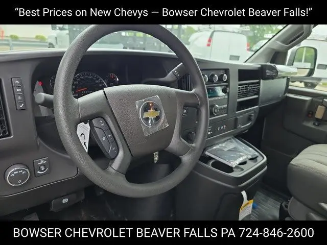 2025 Chevrolet Express 2500 Work Van Cargo photo 4