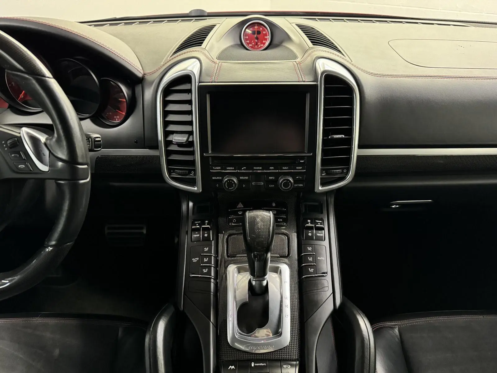 2013 Porsche Cayenne GTS photo 13