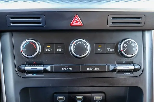 2024 Kia Carnival LX photo 21