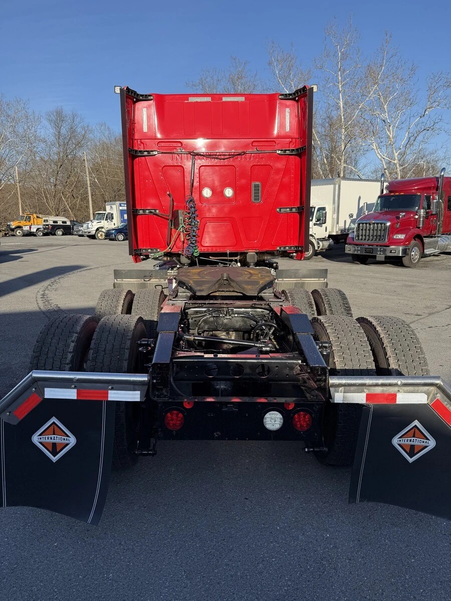 2022 International - image 7