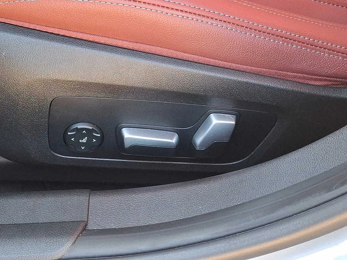2023 BMW 3 Series 330i - Photo 11