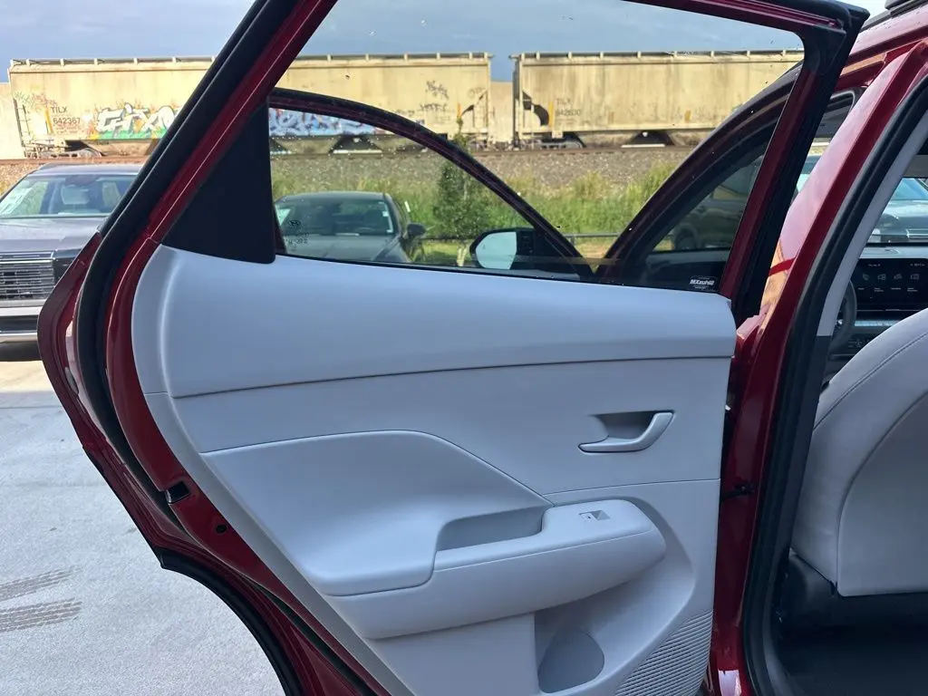 2026 Hyundai Kona SEL photo 17