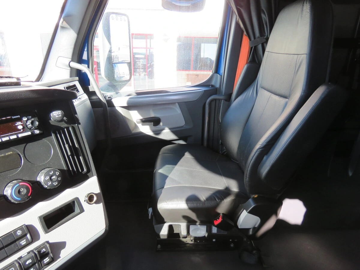 2022 Freightliner Cascadia - image 15