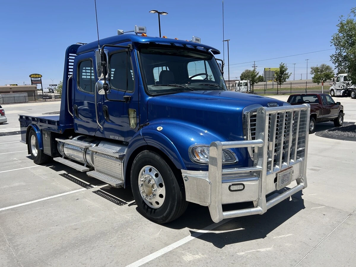 2017 Freightliner M2 112 — photo 3