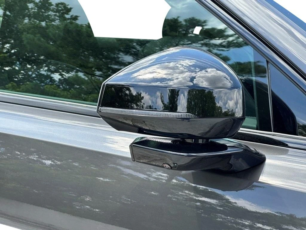 2025 Volvo - image 10