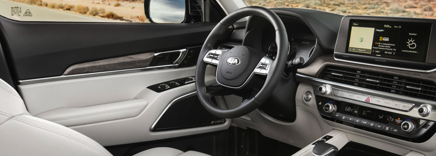 2021 Kia Telluride front seats and dashboard