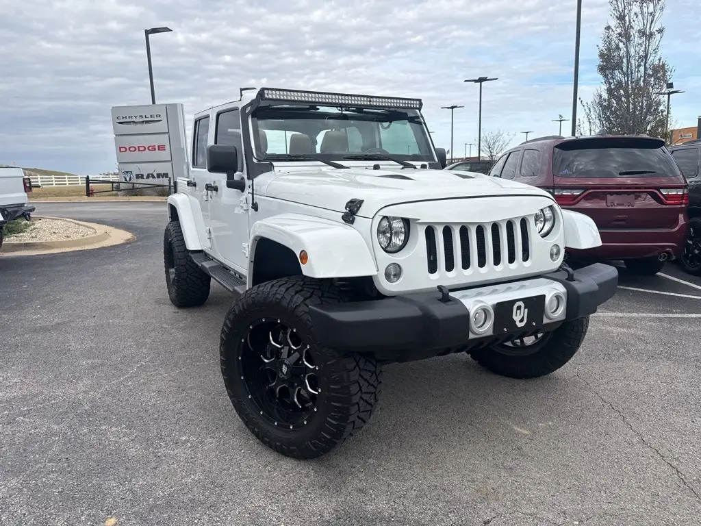 2015 Jeep Wrangler Unlimited Sahara photo 2