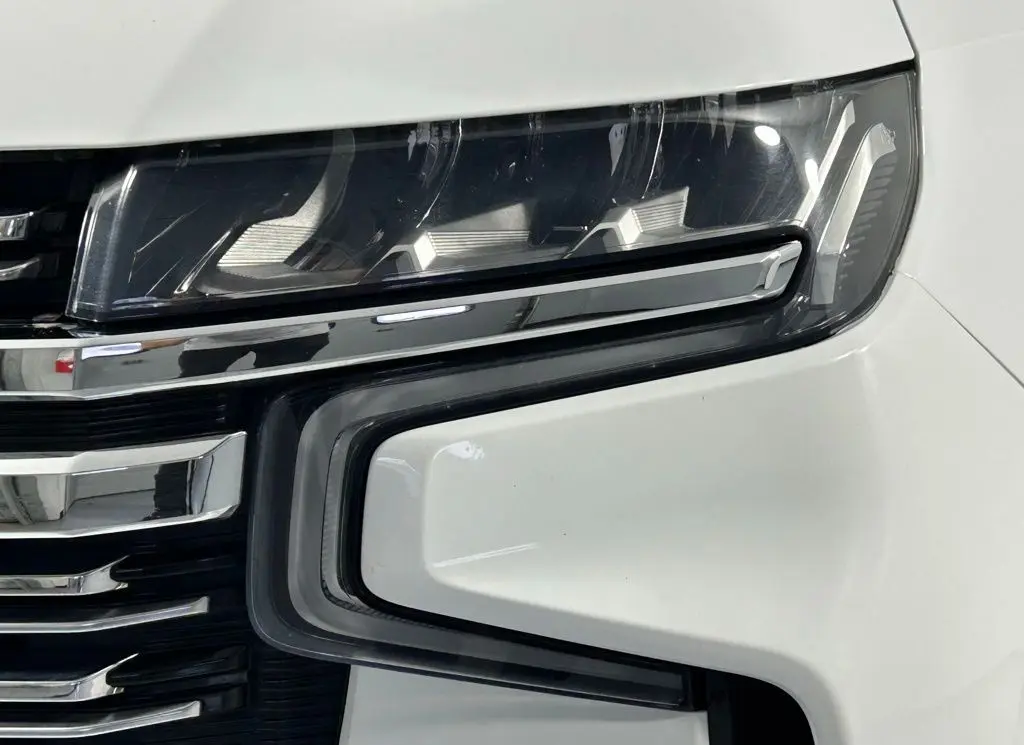 2021 Chevrolet Suburban Premier photo 3