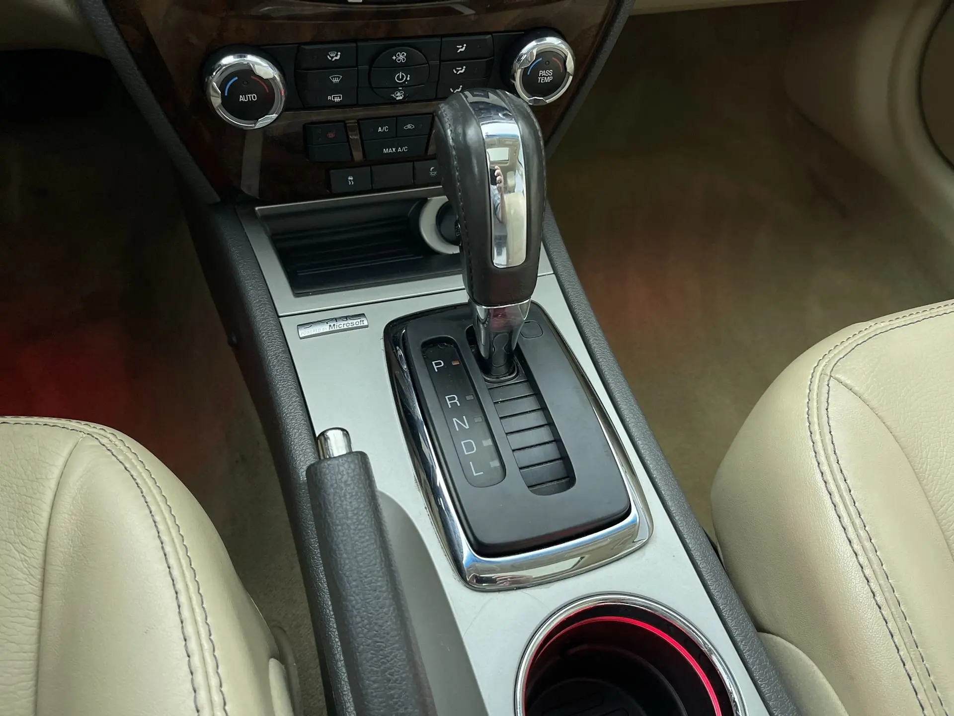 2010 Ford Fusion SEL photo 14