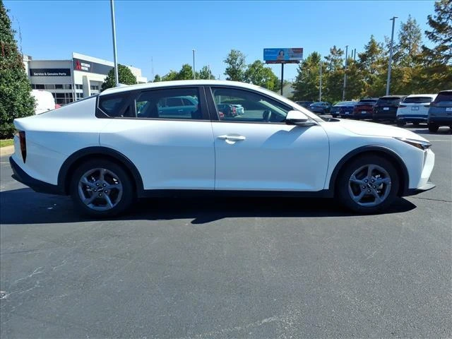 2025 Kia K4 LXS - Photo 25