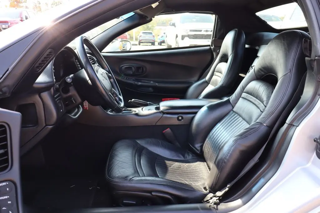 2002 Chevrolet Corvette Base photo 9
