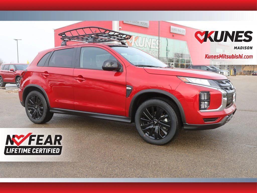 2025 Mitsubishi Outlander Sport LE's photo