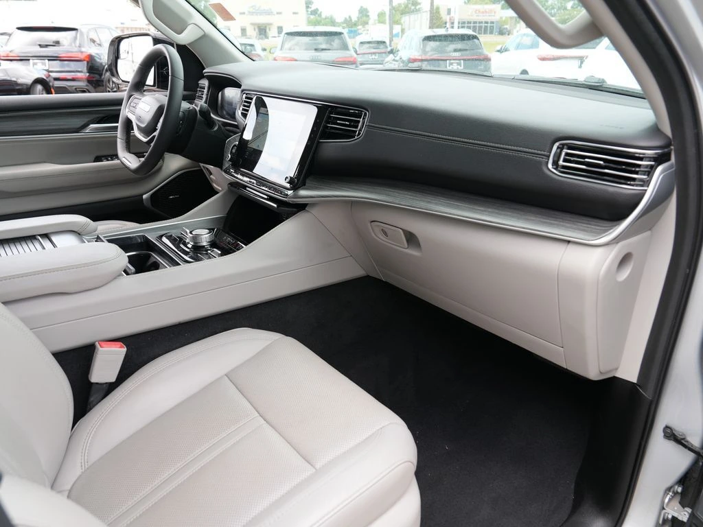 2023 Jeep Wagoneer L Series III - Photo 20