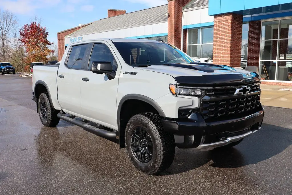 2025 Chevrolet Silverado 1500 ZR2 photo 2