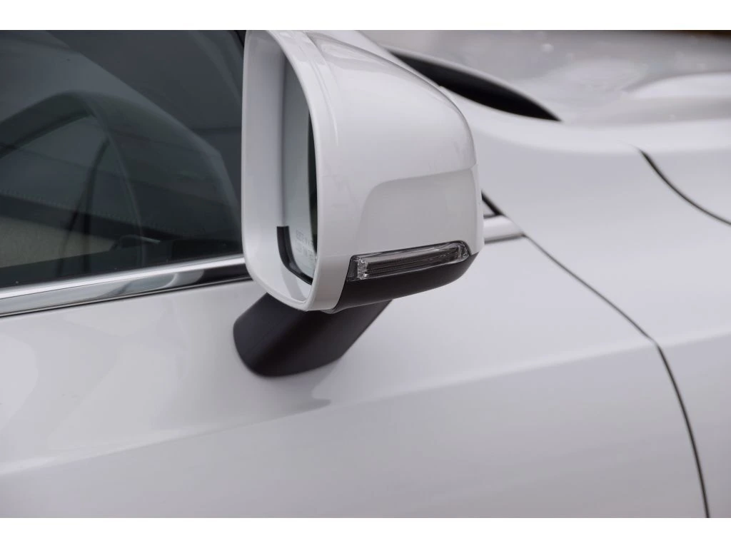 2026 Volvo - image 30