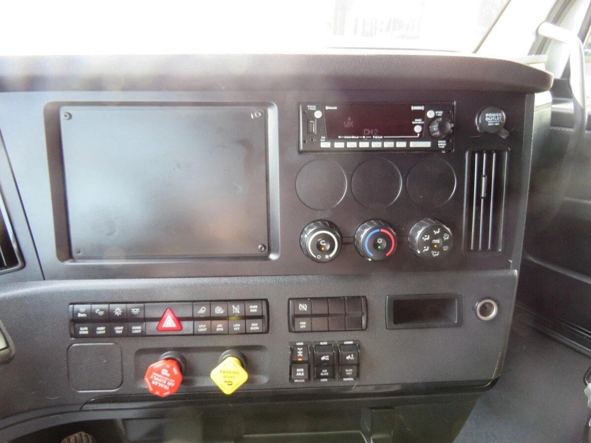 2023 Freightliner Cascadia - image 20