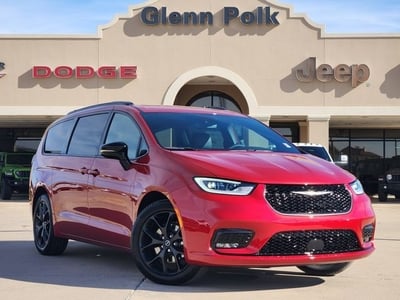 New 2026 Chrysler Pacifica Select