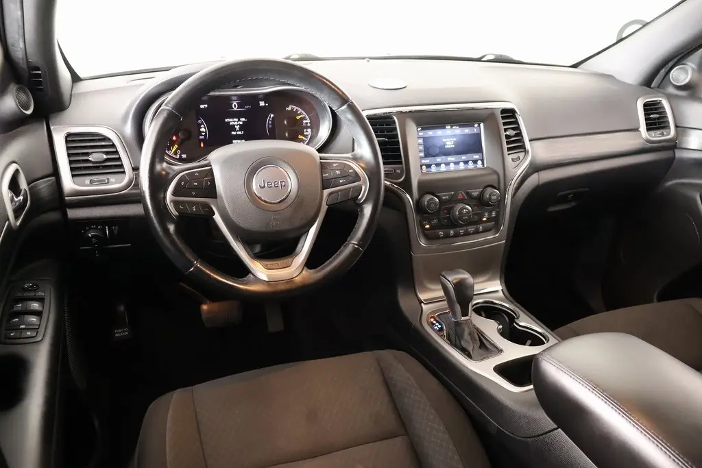 2020 Jeep Grand Cherokee Laredo E photo 2