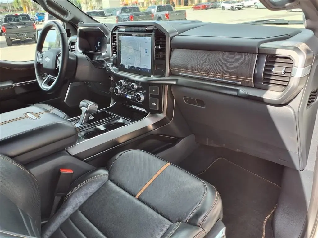 2023 Ford F-150 Platinum photo 12