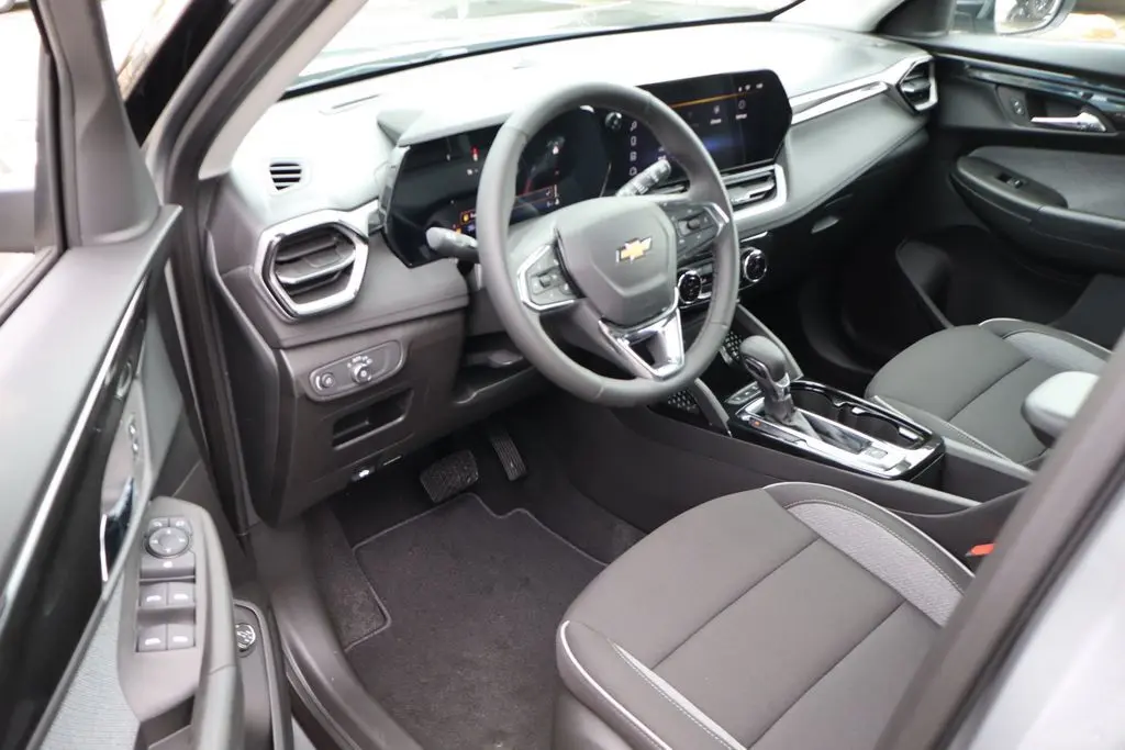2026 Chevrolet Trailblazer LT photo 9