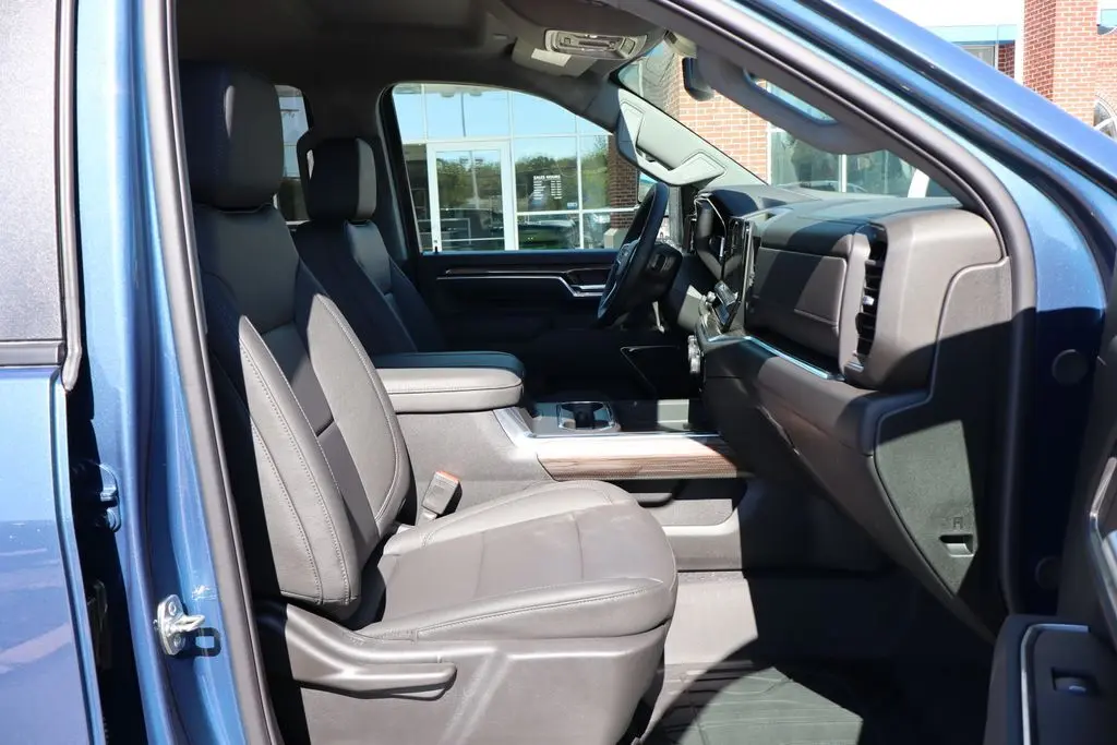 2026 Chevrolet Silverado LT photo 43