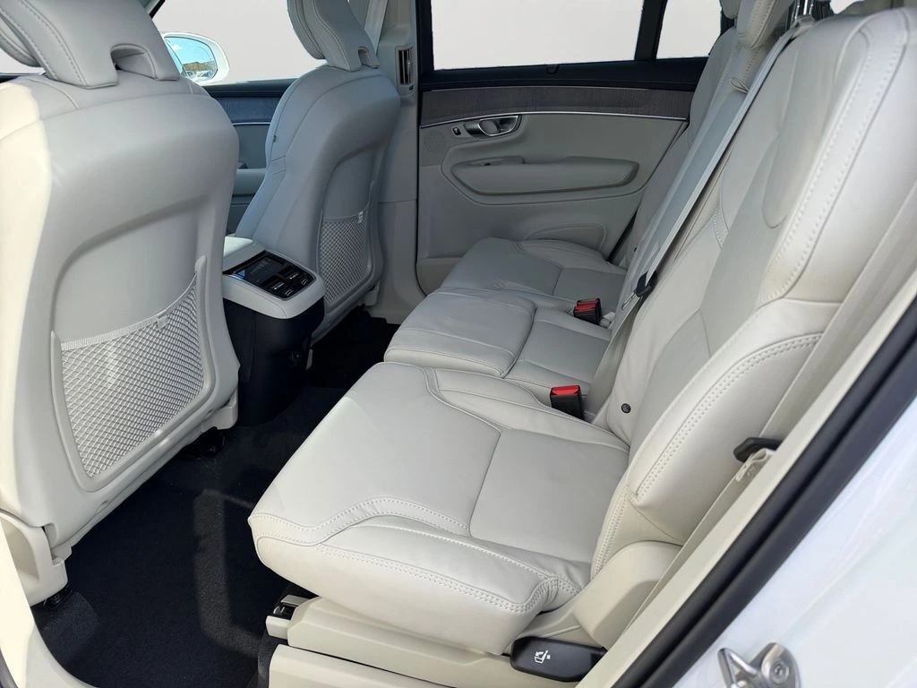 2026 Volvo - image 10