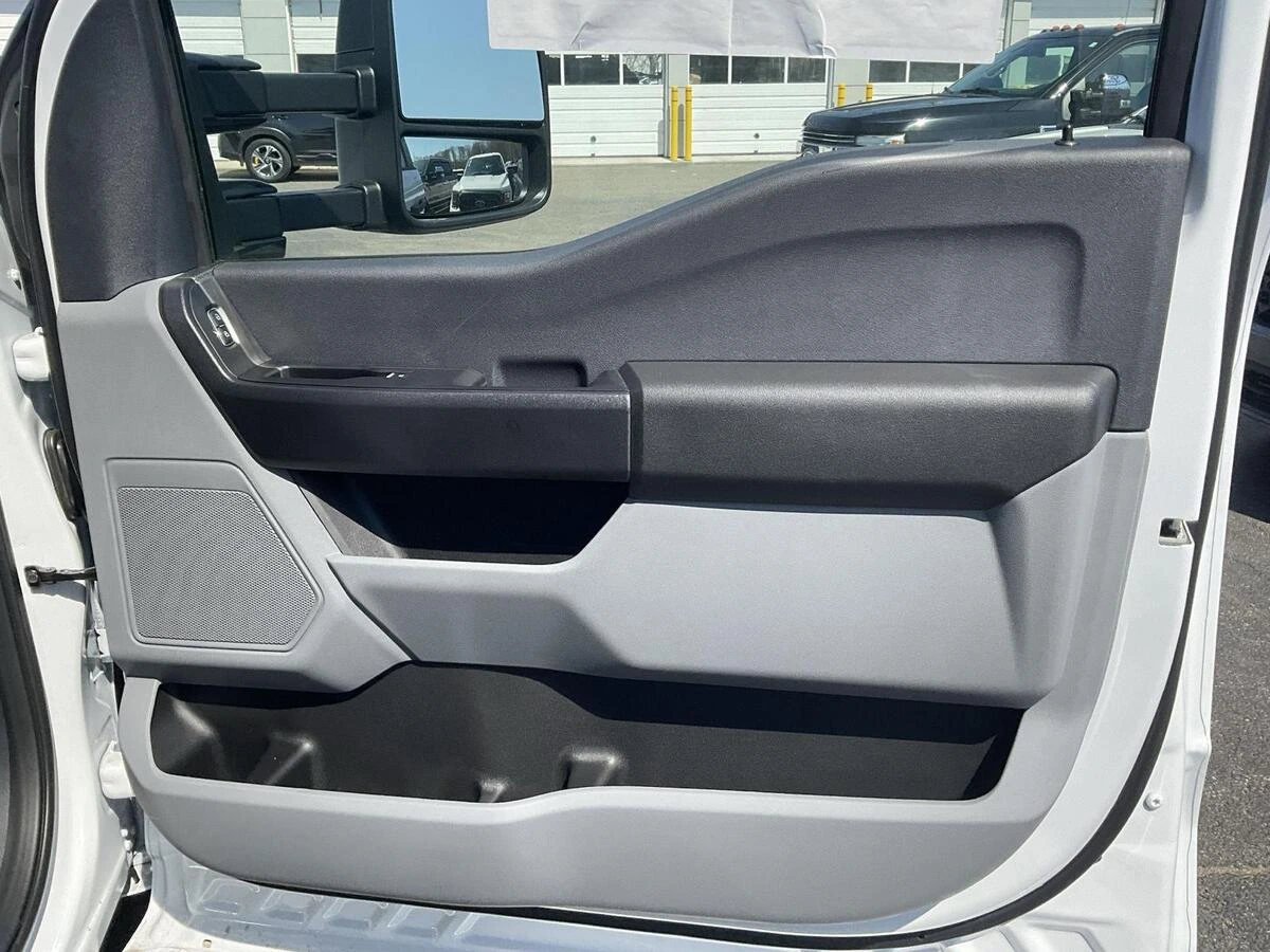 2026 Ford F-350 Super Duty Chassis Cab XL - Photo 12