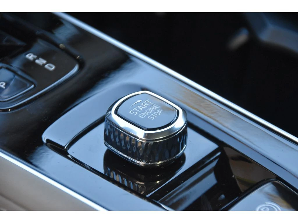 2026 Volvo - image 37