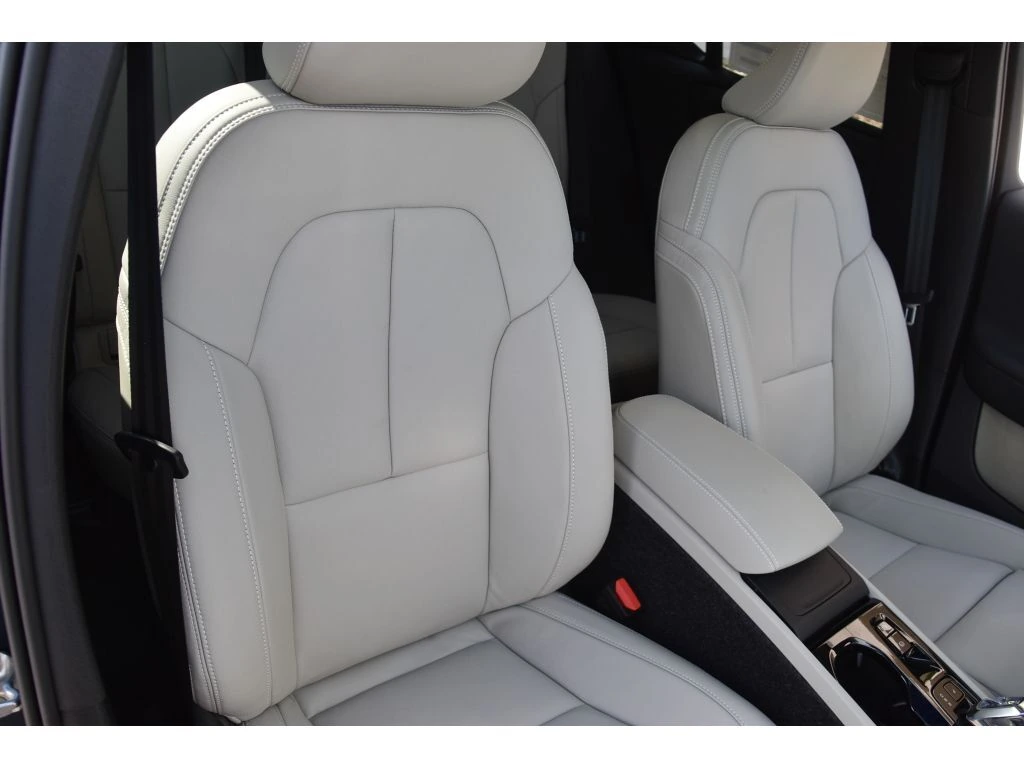 2026 Volvo - image 30