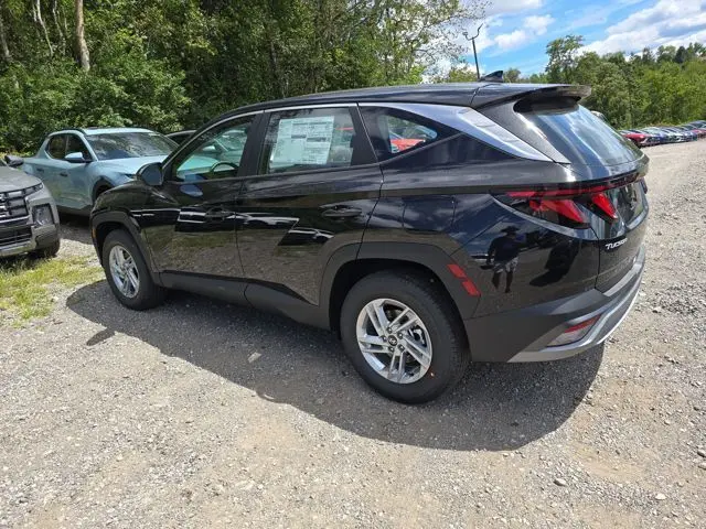 2025 Hyundai Tucson SE photo 3