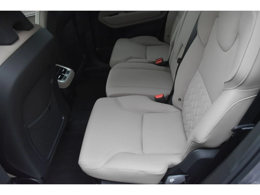 2026 Volvo - image 14