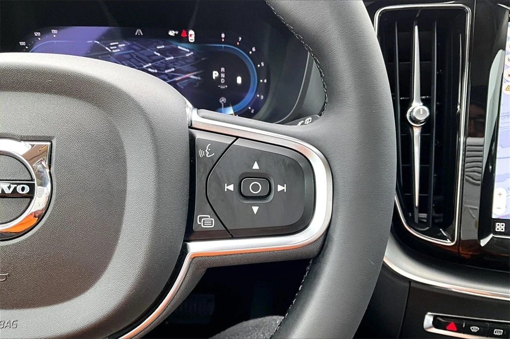 2023 Volvo - image 12