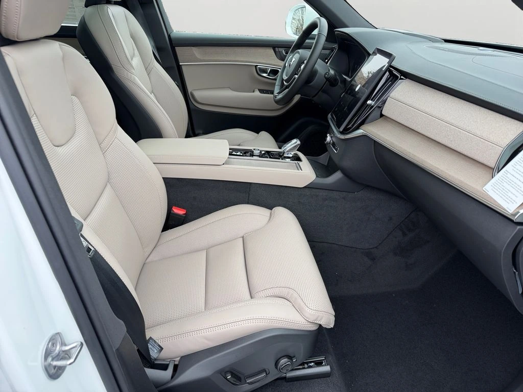 2026 Volvo - image 6