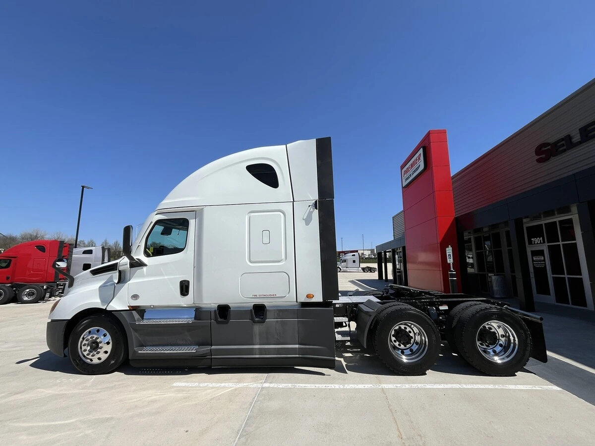 2021 Freightliner Cascadia - image 15