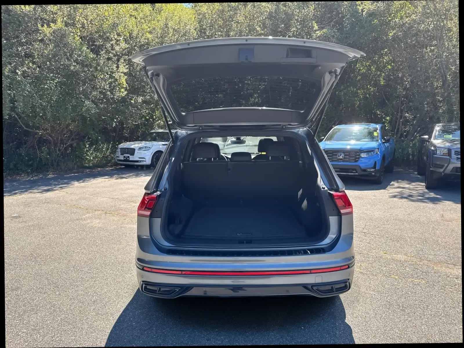2023 Volkswagen Tiguan SE R-Line Black photo 37