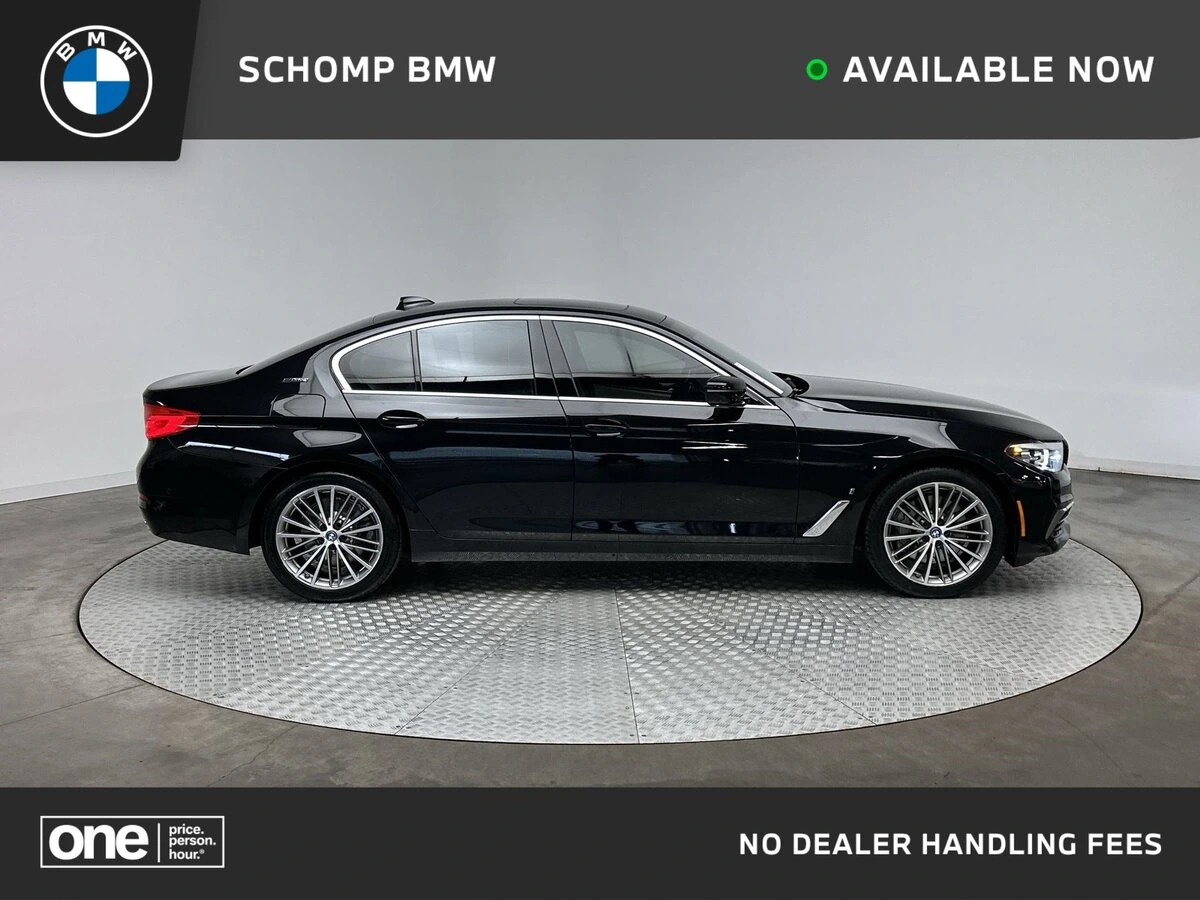 2019 BMW 5 Series 530's photo