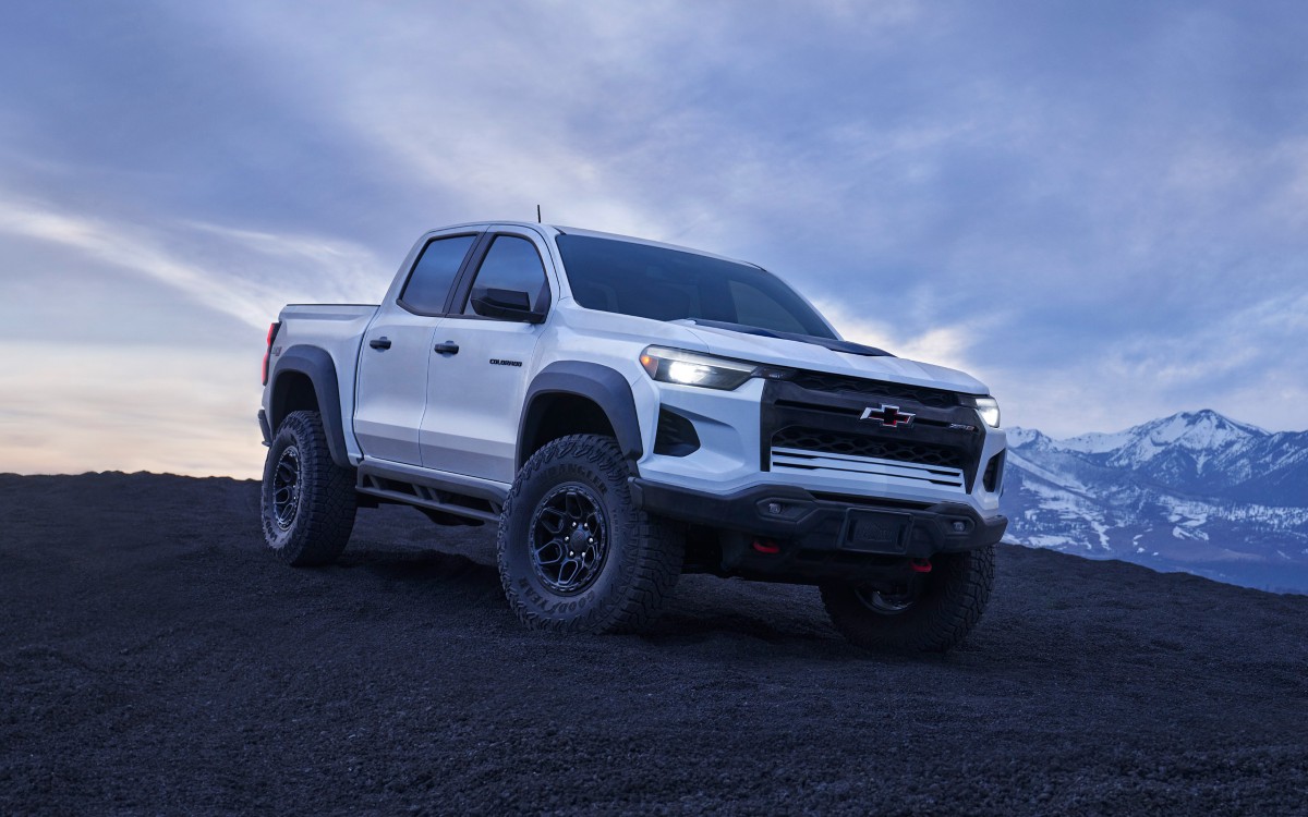 2024 Chevrolet Colorado ZR2 Bison Exterior Passenger Side Front Profile