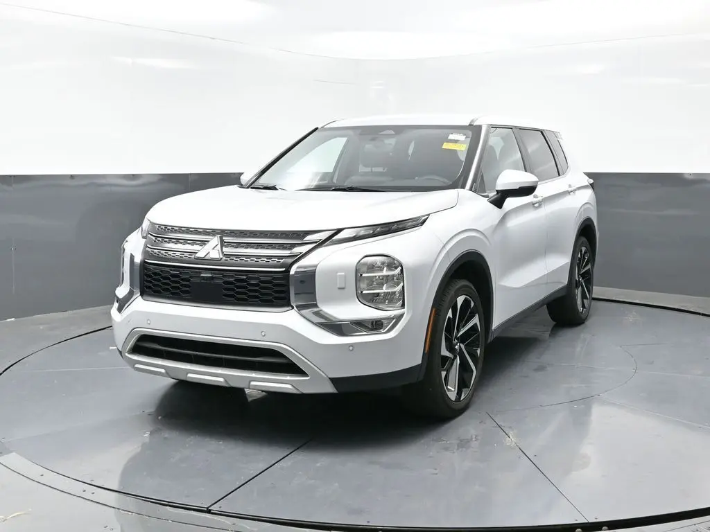 2024 Mitsubishi Outlander SE Ralliart photo 3