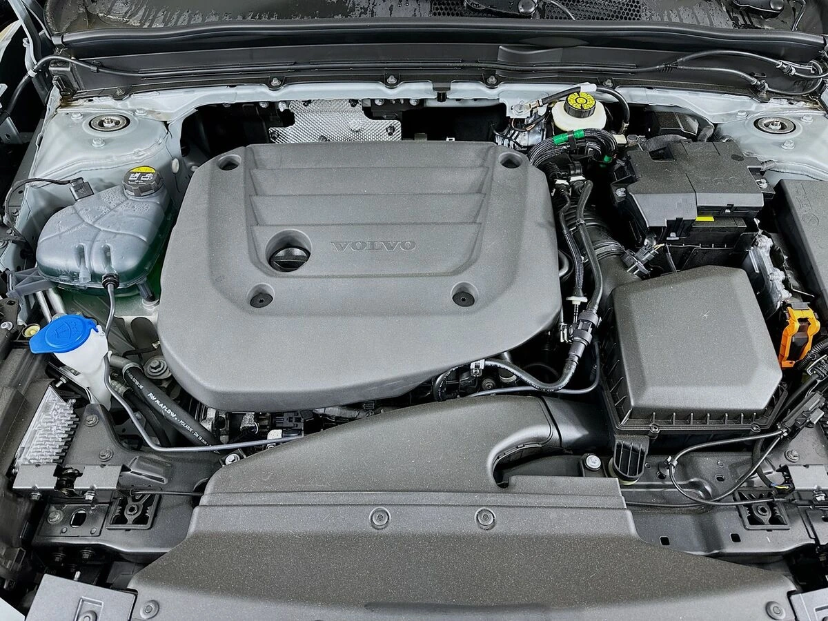 2026 Volvo XC40 Plus - Photo 13