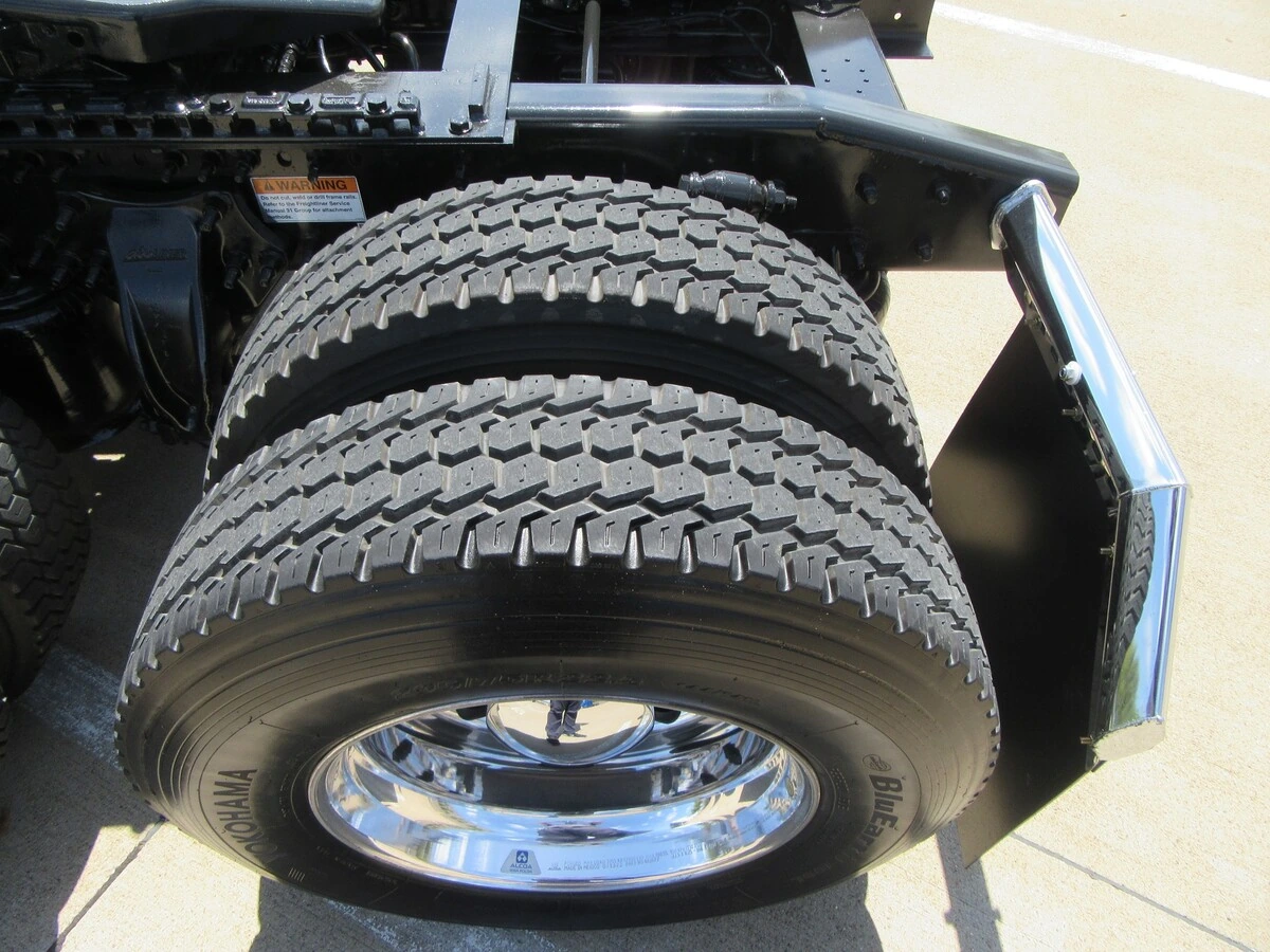 2024 Freightliner Cascadia - image 12