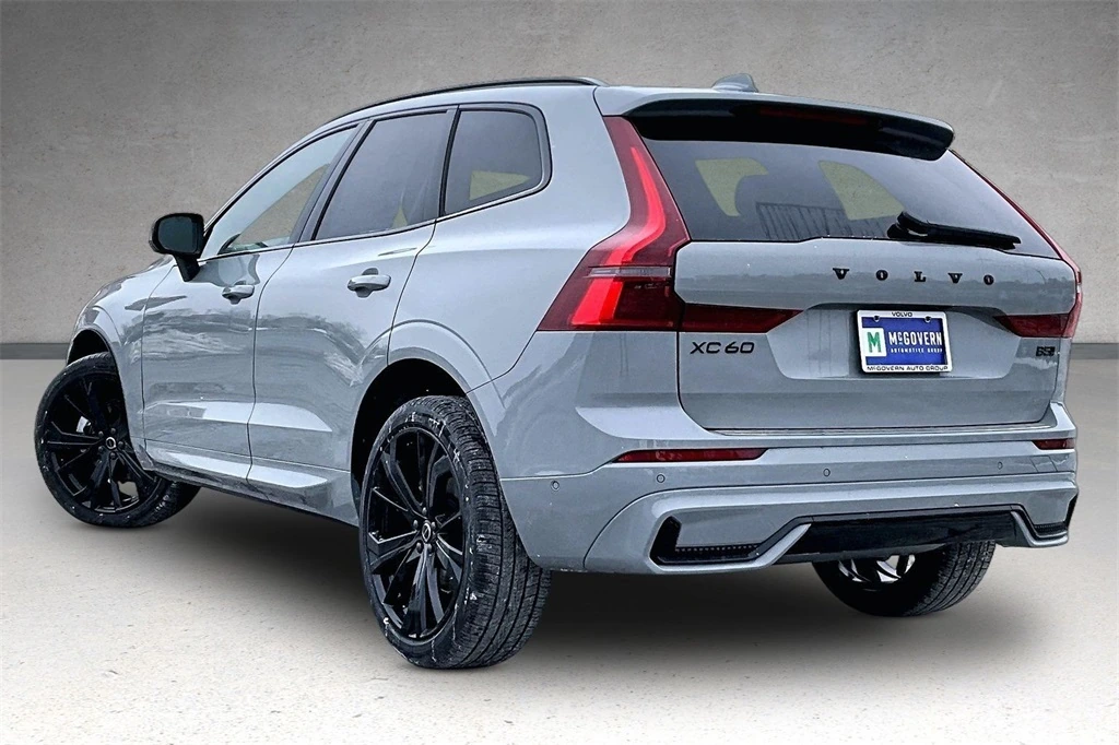 2026 Volvo - image 3