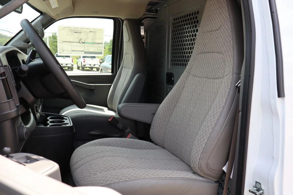 2025 Chevrolet Express Cargo Work Van - Photo 9