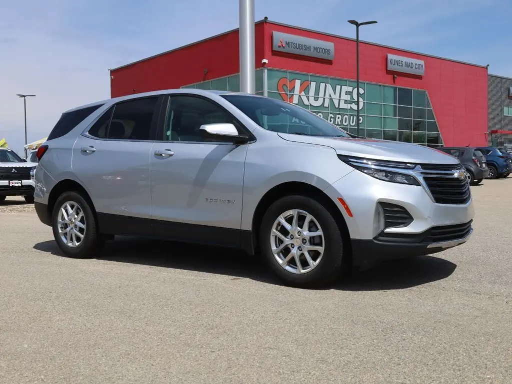 Used 2022 Chevrolet Equinox LT with VIN 3GNAXKEV3NL182438 for sale in Madison, WI