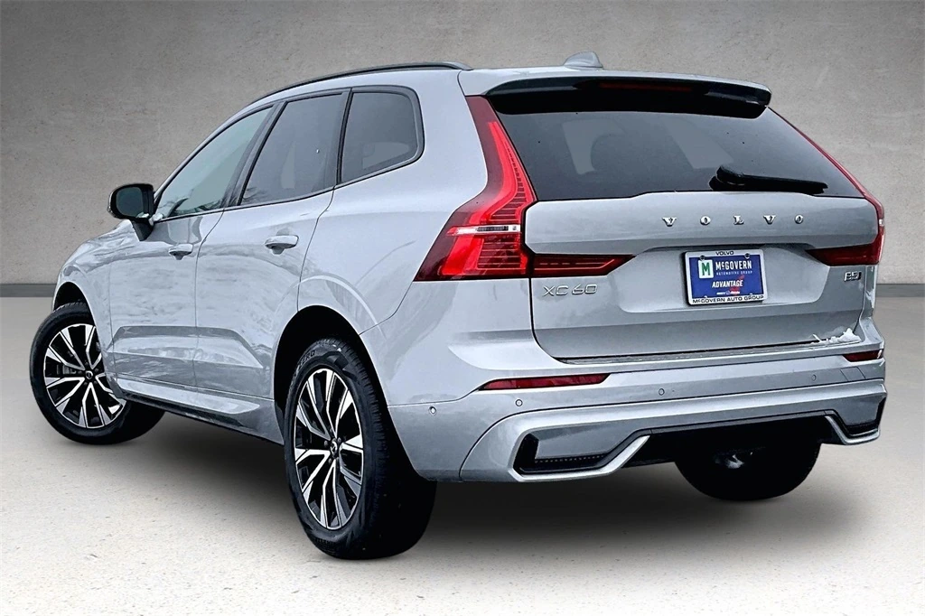 2023 Volvo - image 4